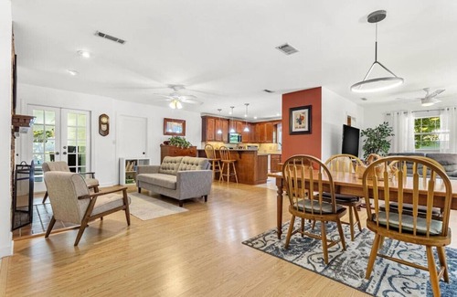 Sugarfoot House | Peaceful and pet friendly, close to hospitals and UF