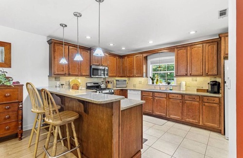 Sugarfoot House | Peaceful and pet friendly, close to hospitals and UF