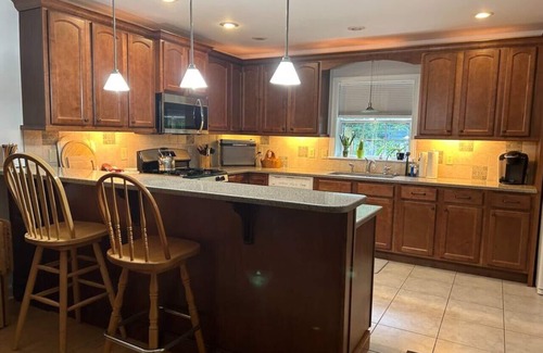Sugarfoot House | Peaceful and pet friendly, close to hospitals and UF