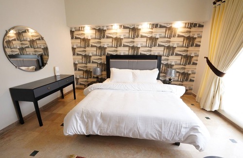 E-11 Sector House | Peaceful and Private Deluxe room for families. Only 2 minute walk from market.