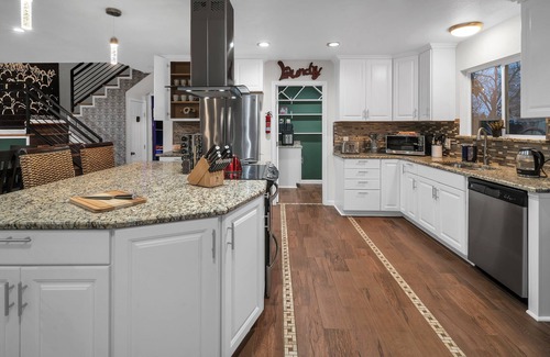 Leander Ski Chalet | Peaceful and Quiet Hill Country Getaway with Stunning Views