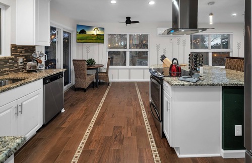 Leander Ski Chalet | Peaceful and Quiet Hill Country Getaway with Stunning Views