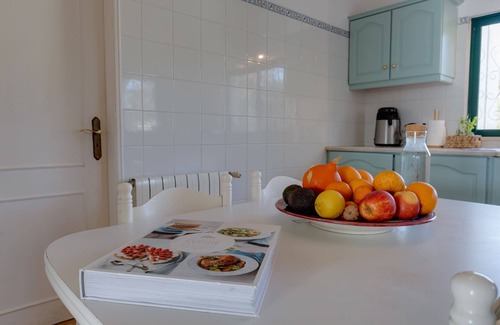 Silves Cottage | Peaceful and romantic hillside house with pool overlooking the plains and the ocean