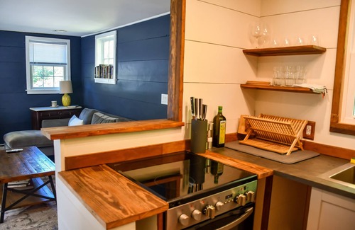South Britain Apartment | Peaceful apartment on 3.5 acres w/artist studio.
