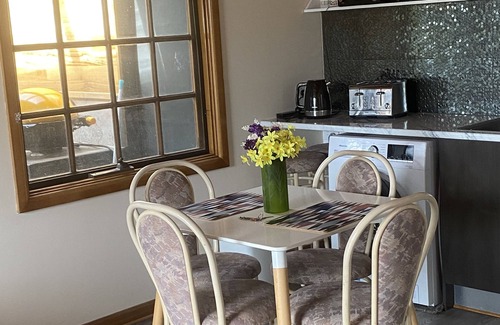 Dodges Ferry Apartment | Peaceful beach retreat, close to cafe, bakery, bistro, shop & only 30 min Hobart