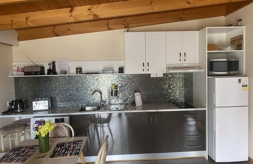 Dodges Ferry Apartment | Peaceful beach retreat, close to cafe, bakery, bistro, shop & only 30 min Hobart