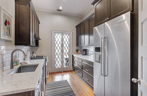 Historic Downtown Savannah Apartment | Peaceful & Beautiful Upper Apt! 2 Private Balconies!