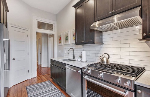 Historic Downtown Savannah Apartment | Peaceful & Beautiful Upper Apt! 2 Private Balconies!