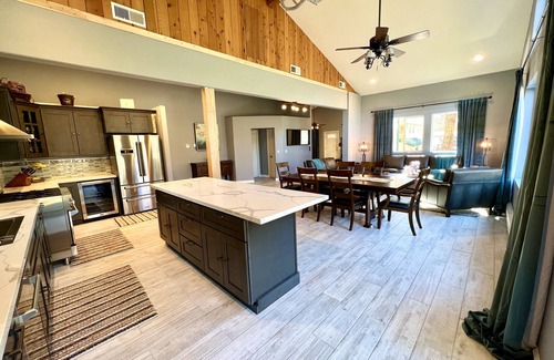 Douglas City House | Peaceful & Beautiful Vacation Home- steps away from the river!
