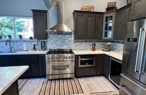 Douglas City House | Peaceful & Beautiful Vacation Home- steps away from the river!