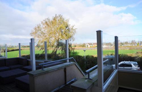 Stavoren House | Peaceful boathouse located in a water activity-rich area