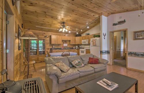 Bryson City House | Peaceful Bryson City Cabin - Fire Pit and Hot Tub!