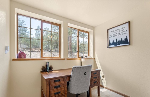 Cotopaxi House | Peaceful Cabin among Pines and Peaks