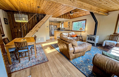 Alyeska Cabin | Peaceful cabin in Girdwood, fireplace, wood stove & mountain views