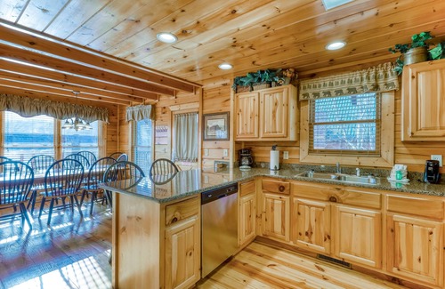 Gatlinburg - Pigeon Forge Cabin | Peaceful cabin in a gated community w/Free Attraction Tickets & private hot tub