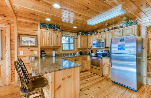 Gatlinburg - Pigeon Forge Cabin | Peaceful cabin in a gated community w/Free Attraction Tickets & private hot tub