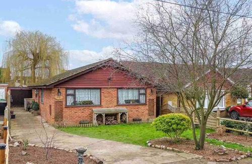 Hoddesdon House | Peaceful,captivating Home With Idylic Surroundings