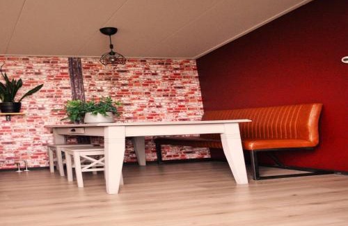 Haulerwijk Ski Chalet | Peaceful Chalet Close to Norg, cleaning included