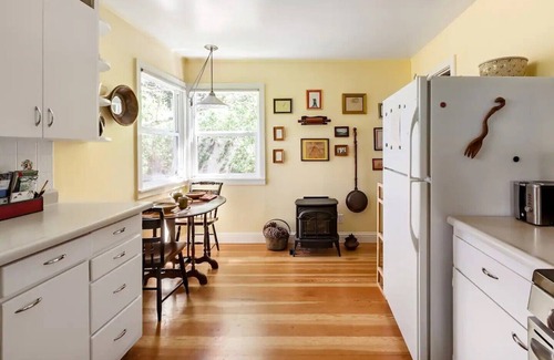Graton House | Peaceful, charming, cottage in wine country. Beautiful yard!