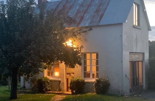 Sourdeval Cottage | Peaceful, charming gîte in Normandy - pets welcome.