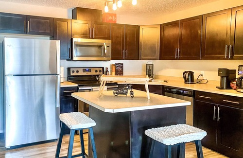 Northeast Edmonton Condo | Peaceful Clean 2Bed/2Bath by Train w Office & Balcony