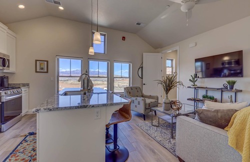 St. George Cottage | Peaceful | Clean | Get-a-way! | Sunsets and Palms Casita