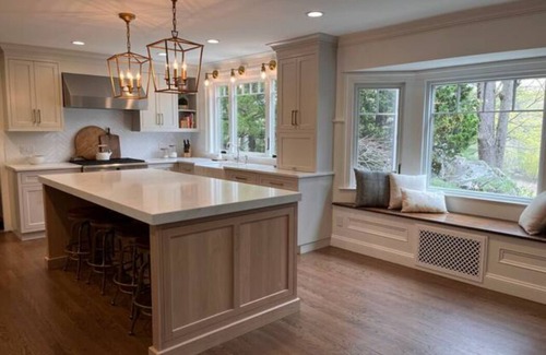Greenwich House | Peaceful Colonial on Private Road in Greenwich, CT