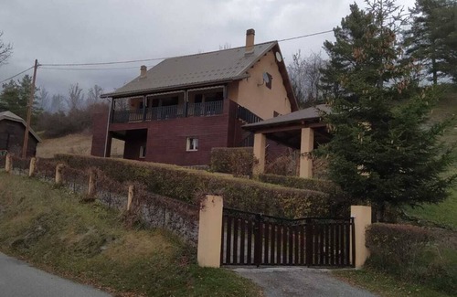Montclar Ski Chalet | PEACEFUL, COMFORTABLE COTTAGE FOR FAMILY OR FRIENDS