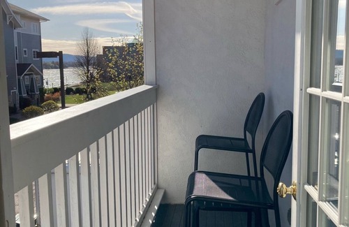 Alma Condo | Peaceful Condo in Wabasha with Beautiful River Bluff Views (Upper Unit)