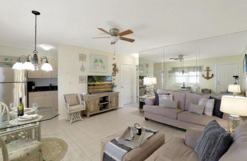 Marco Island House | Peaceful condo with pool and brief walk to beach