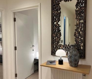 Canary Wharf Apartment | Peaceful, cosy - modern 2BR - 2Bathroom Flat in Canary Wharf