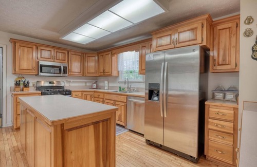 Suches Cottage | Peaceful Cottage w/Hot Tub in Appalachian Mountains - near fishing and trails!