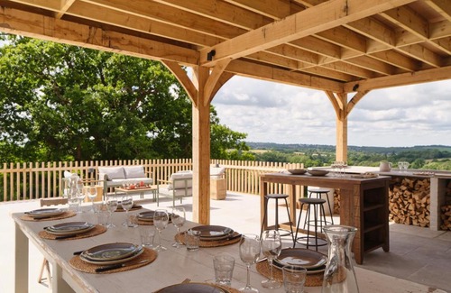 Crowborough Villa | Peaceful cottage with great views and spa facilities