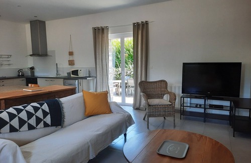 Tanis House | Peaceful countryside, 7 km from Mont Saint Michel