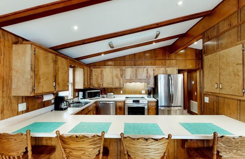 Prosperity House | Peaceful Cove Getaway