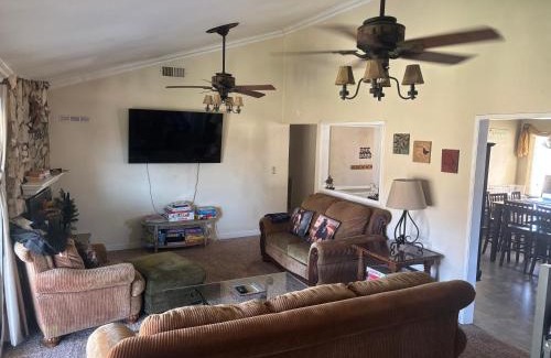 Hemet House | Peaceful & Cozy 3 bedroom Ranch-Home w/Fireplace