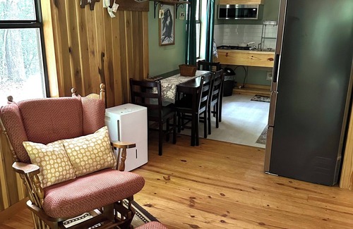 Unaka Cabin | Peaceful cozy cabin in the woods