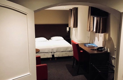 Deventer Hotel | Peaceful Deventer Escape with Breakfast Close to Speelgoedmuseum