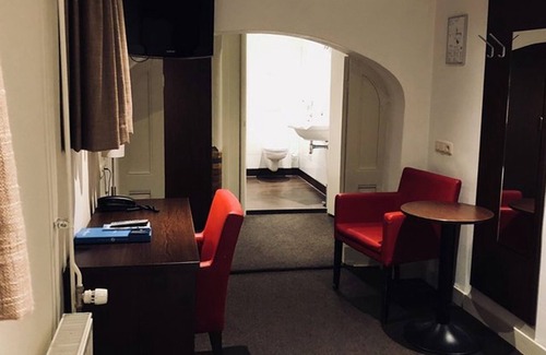 Deventer Hotel | Peaceful Deventer Escape with Breakfast Close to Speelgoedmuseum