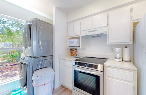 Pass Drury House | Peaceful dog-friendly retreat on the bay with grill, dock, AC, & W/D