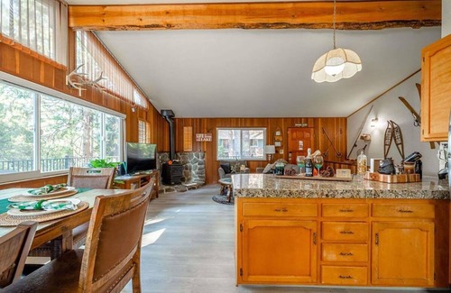 Mi-Wuk Village House | Peaceful, dog-friendly mountain cabin near Pinecrest Lake and Dodge Ridge