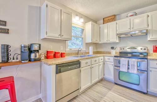 Sylva House | Peaceful downtown Sylva home, 3BR, porch, creek, Wifi