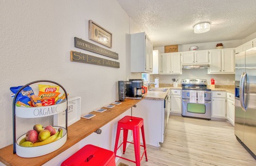Sylva House | Peaceful downtown Sylva home, 3BR, porch, creek, Wifi