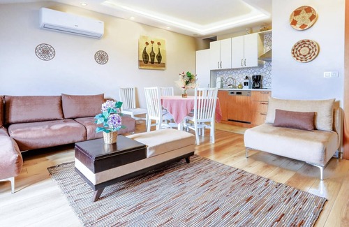 Maltepe Apartment | Peaceful Duplex Flat with Adalar View in Maltepe