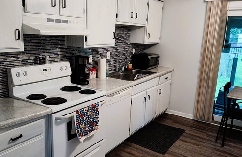 Cortland House | Peaceful Eagle One is nestled in a quaint small town near many attractions