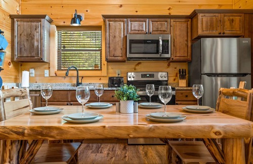 Hemlock Hills Cabin | Peaceful, Easy Access Cabin with Hot Tub, Kids' Loft and Arcades!