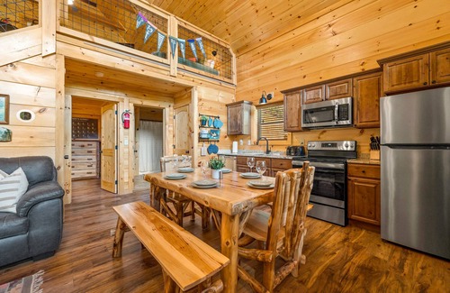 Hemlock Hills Cabin | Peaceful, Easy Access Cabin with Hot Tub, Kids' Loft and Arcades!