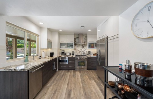 Magnesia Falls Cove House | PEACEFUL EASY FEELING - 28 Day Minimum Stay - 10% Off