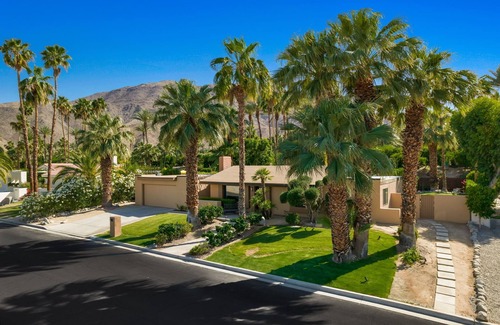 Magnesia Falls Cove House | PEACEFUL EASY FEELING - 28 Day Minimum Stay - 10% Off