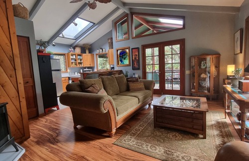 Volcano Apartment | Peaceful & Elegant Treetop Hideaway in Volcano Village